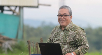 MENGABDIKAN DIRI UNTUK PETANI